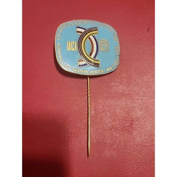 VINTAGE RARE 1967  UCI WORLD CYCLING CHAMPIONSHIP  ENAMEL PIN BADGE - Picture 1 of 4
